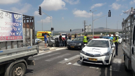 اصابة خطيرة لطفل وأخرى بجراح متوسطة في حادث طرق
